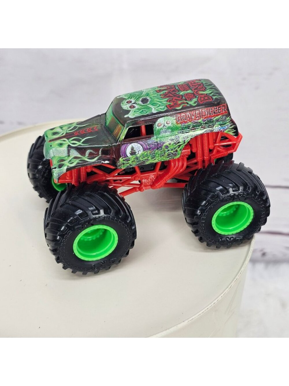 Grave Digger Monster Truck Diecast 1:64 Scale Toy With Bright Green Tires & Red